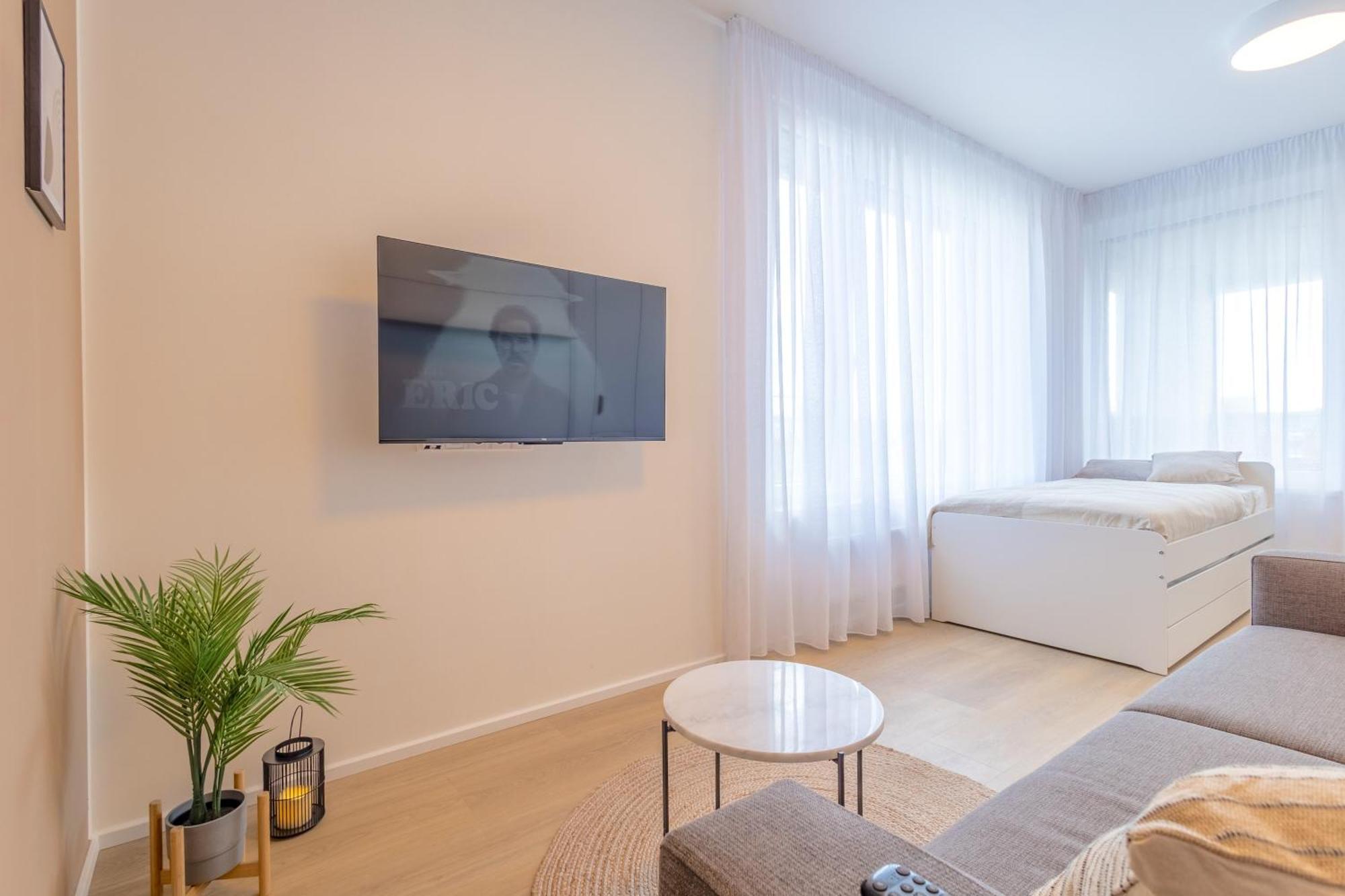 Lägenhet Bright 2br - 8th Floor, Balcony, Free Parking - By Gravity Prag