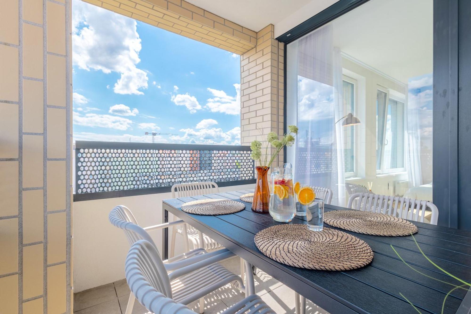 Lägenhet Bright 2br - 8th Floor, Balcony, Free Parking - By Gravity *