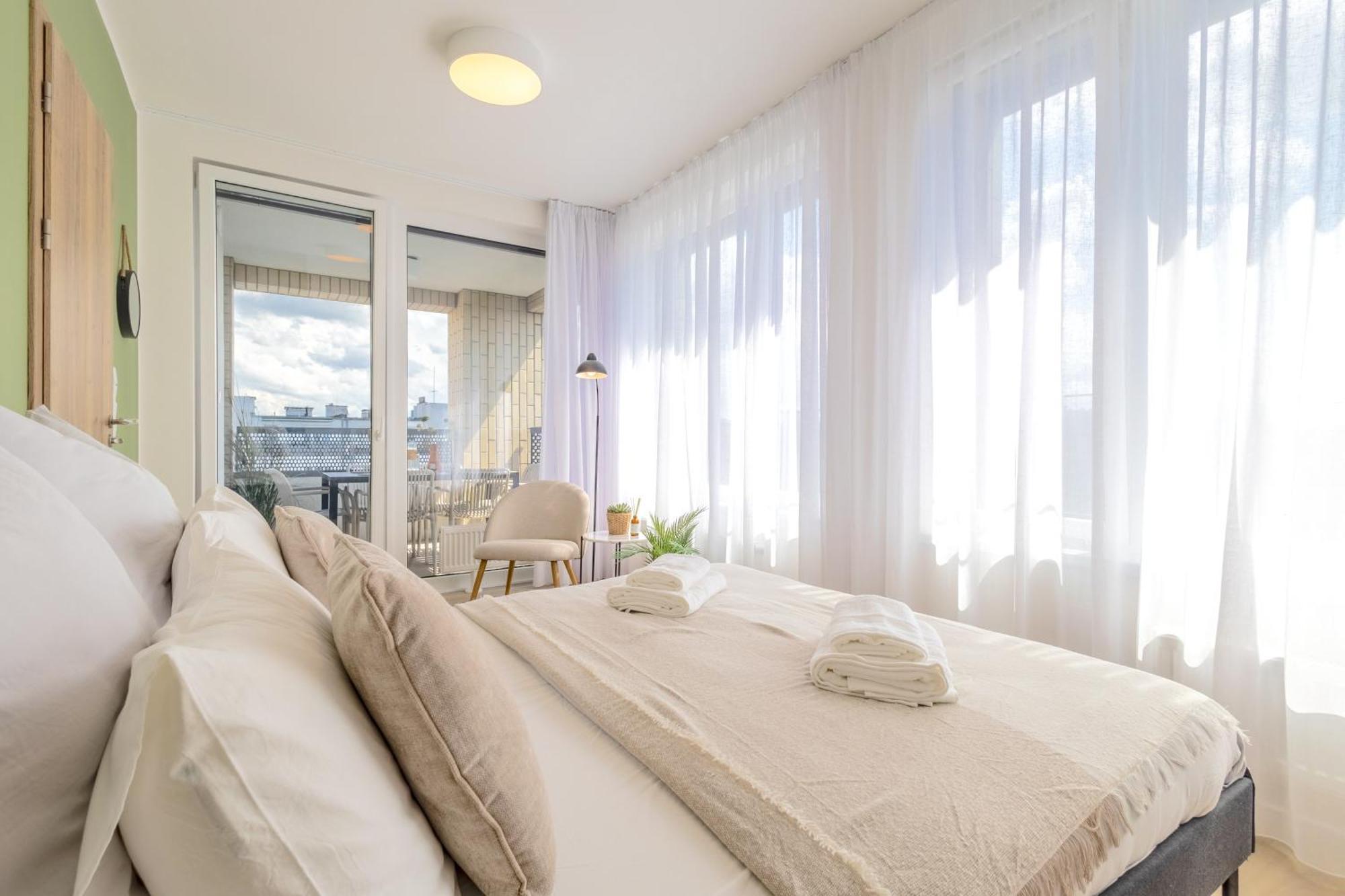 Lägenhet Bright 2br - 8th Floor, Balcony, Free Parking - By Gravity Prag